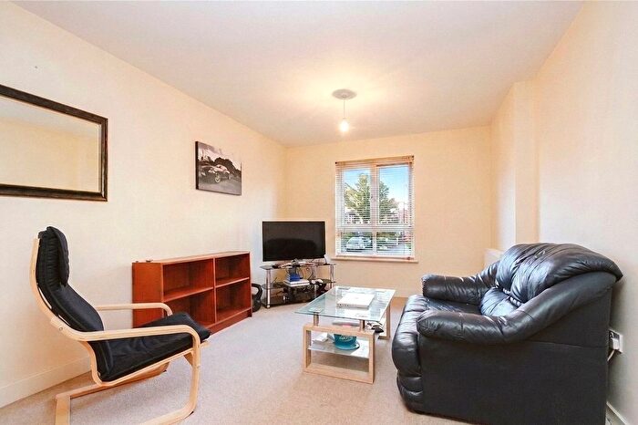 2 Bedroom Flat To Rent In Harwood Square, Bishopston, Bristol, BS7