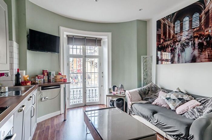 1 Bedroom Flat For Sale In Fulham Road, Fulham Broadway, London, SW6