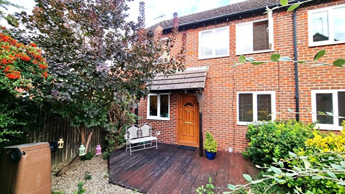 3 Bedroom Semi-detached House For Sale In Sovereign Close, Didcot, OX11