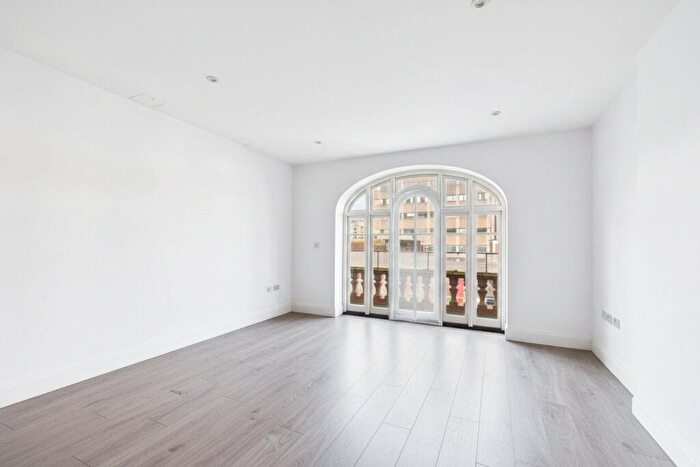 2 Bedroom Apartment To Rent In High Street, Maidenhead, Berkshire, SL6