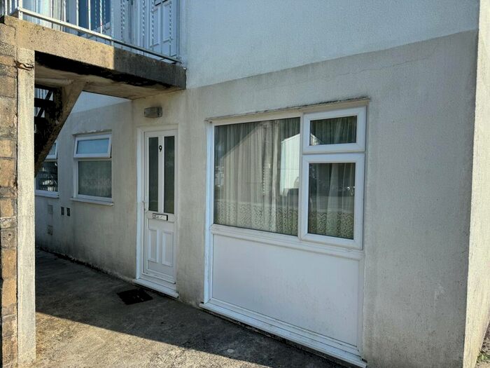 2 Bedroom Flat For Sale In Sun Valley Drive, Saundersfoot, Pembrokeshire., SA69