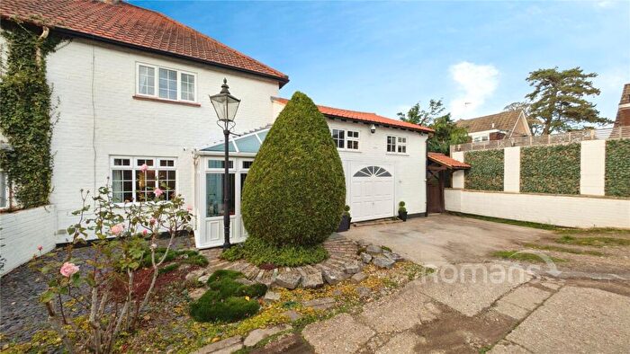 3 Bedroom Semi Detached House For Sale In The Street, Wrecclesham, Farnham, GU10