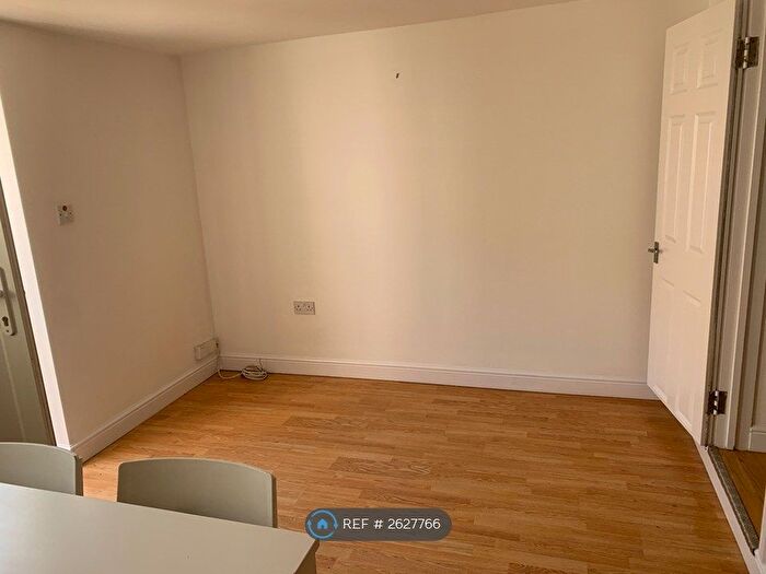2 Bedroom Flat To Rent In William Street, Reading, RG1