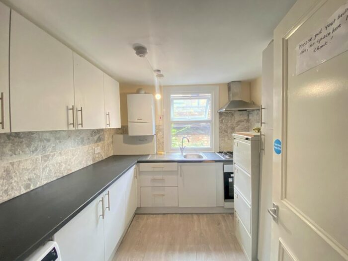 5 Bedroom Maisonette To Rent In Stoke Newington High Street, London, N16