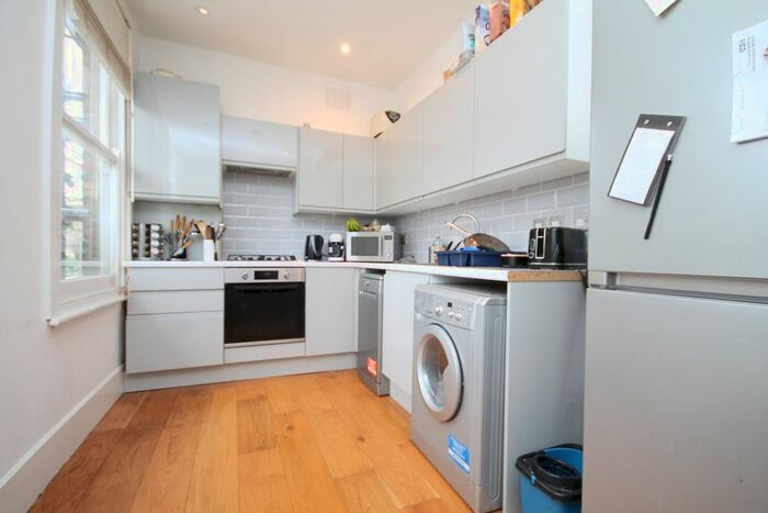 2 Bedroom Flat To Rent In Hartham Road, Islington, N7