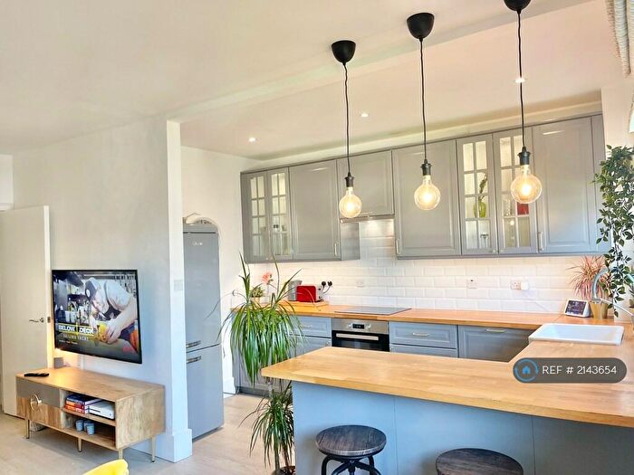 1 Bedroom Flat To Rent In Holly Street, London, E8