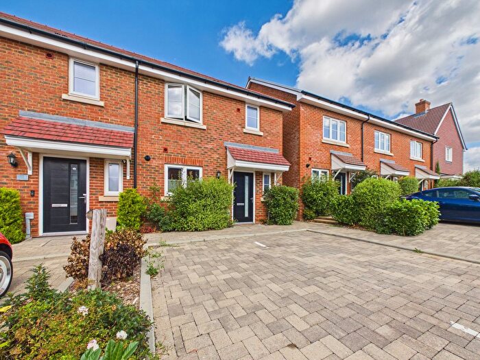 3 Bedroom Semi-Detached House For Sale In Brighton Link, Kilnwood Vale, Horsham, RH12