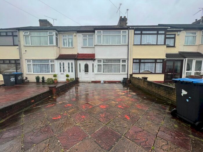 3 Bedroom Terraced House To Rent In Albany Park Avenue, Enfield, EN3