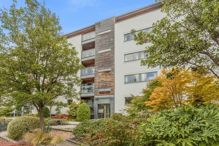 3 Bedroom Flat To Rent In Montpellier Grove, Cheltenham, GL50