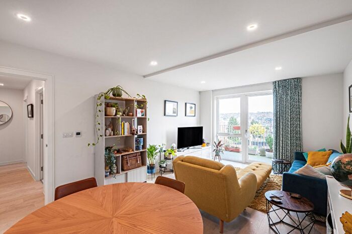 2 Bedroom Flat For Sale In Atheldene Road, Earlsfield, London, SW18