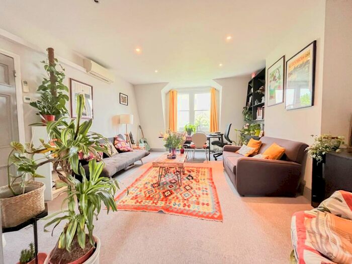 1 Bedroom Apartment To Rent In Whitehall Park, Archway, N19