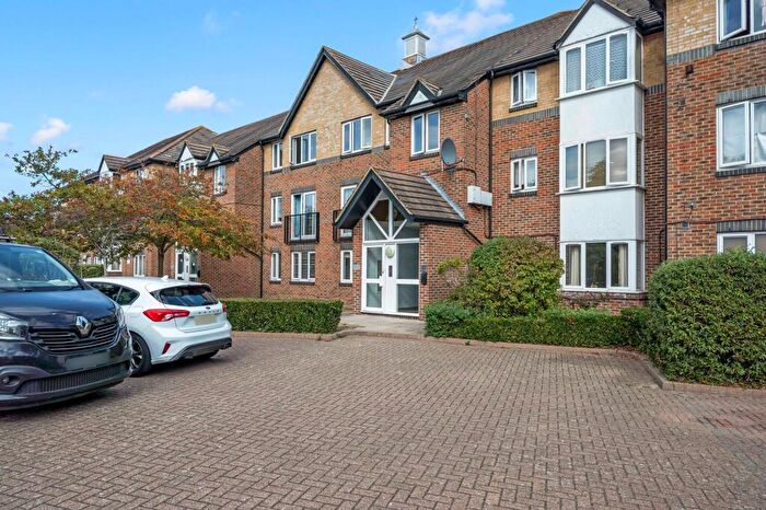 2 Bedroom Flat For Sale In Cotswold Way, Worcester Park, KT4