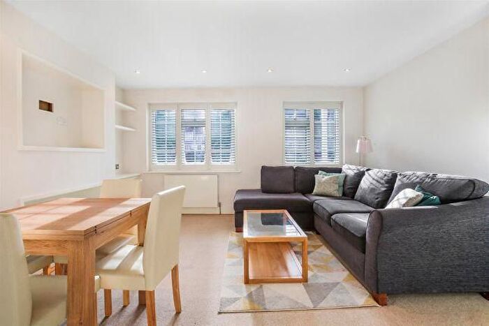2 Bedroom Flat To Rent In Park Manor, Christchurch Park, Sutton, SM2