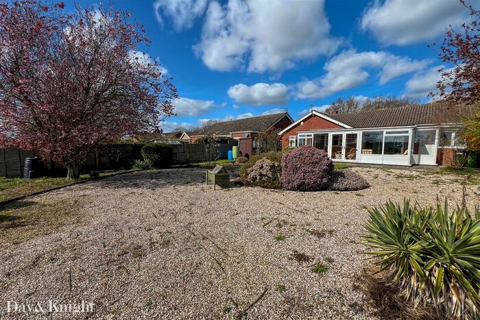 3 Bedroom Detached Bungalow For Sale In School Road, Ringsfield, Beccles, NR34
