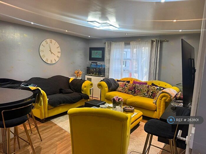 2 Bedroom Flat To Rent In The Hub, Oldbury, B69