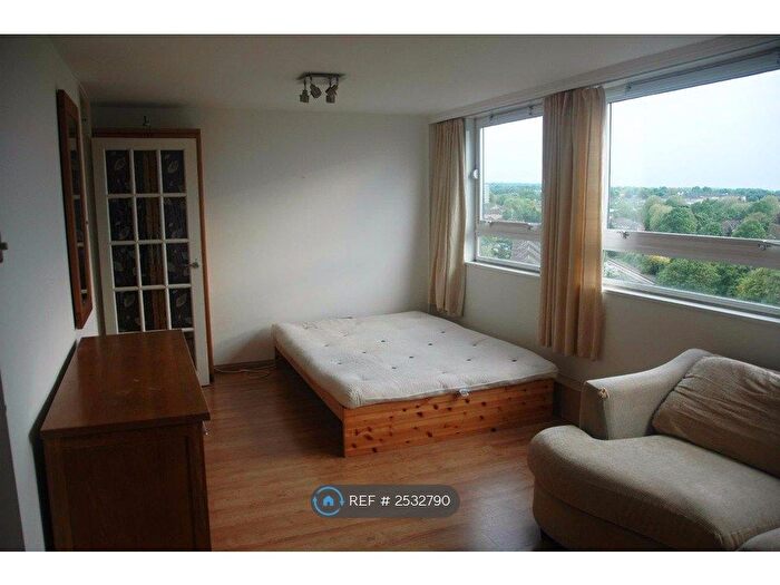 Studio To Rent In Grange Vale, Sutton, SM2