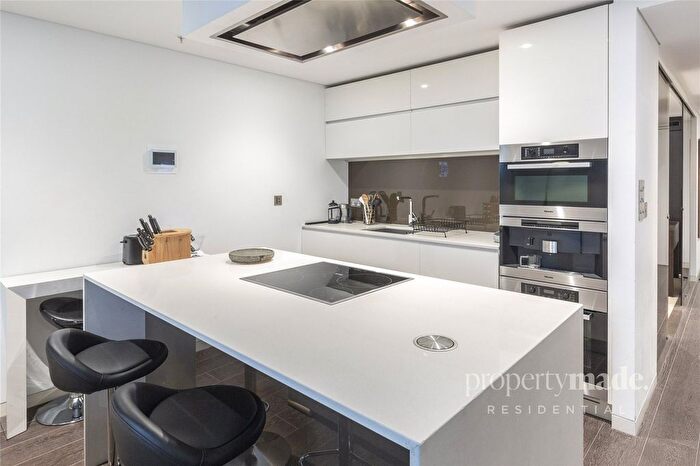 3 Bedroom Flat To Rent In Marconi House, , Strand, London, WC2R