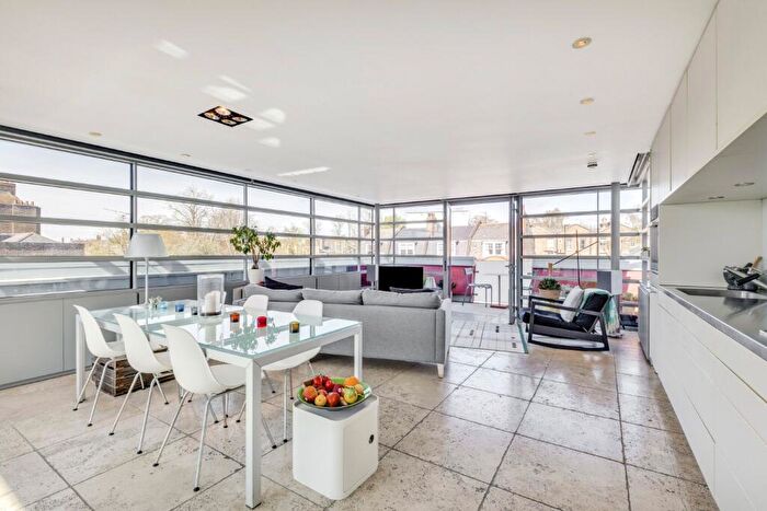 3 Bedroom Detached House For Sale In Bacons Lane, Highgate Village, N6