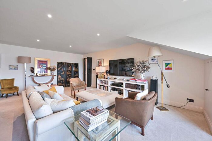 2 Bedroom Flat For Sale In Ormonde Court, Belsize Park, London, NW3