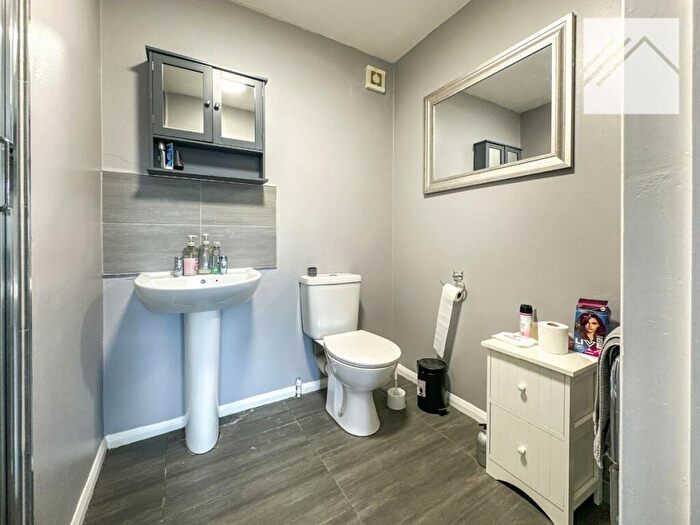 2 Bedroom Apartment To Rent In Flat, Oakwood Court, Arterial Road, Leigh-on-Sea, SS9