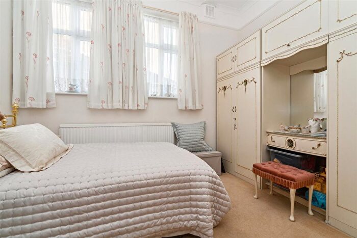 2 Bedroom Flat For Sale In Leigham Court Road, Streatham Common, SW16