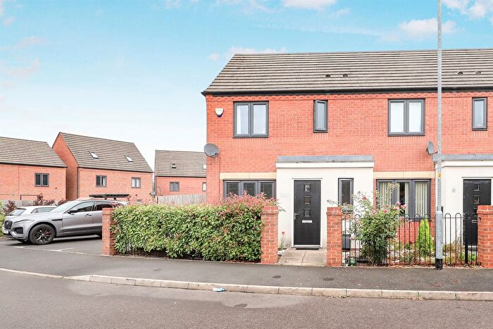 3 Bedroom End Of Terrace House For Sale In Detling Drive, Ettingshall, Wolverhampton, WV2