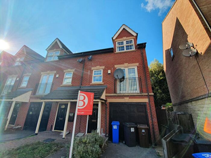 3 Bedroom Town House To Rent In Holywell Heights, Wincobank, S4