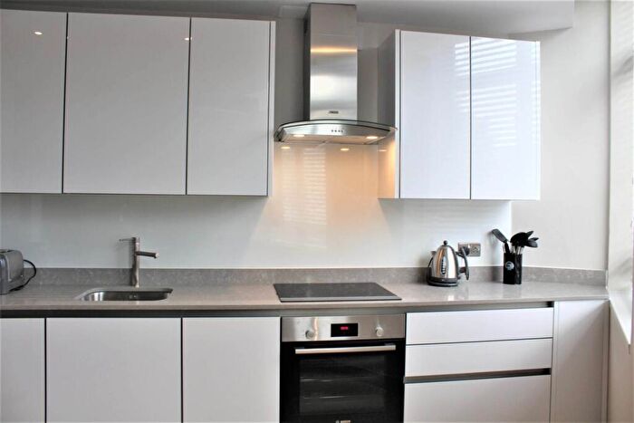 2 Bedroom Flat To Rent In City Road, Angel, London, EC1V