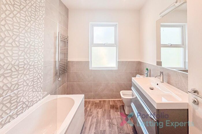 2 Bedroom Flat To Rent In Professional Couples! Council Tax Band A! - Modern Bedroom Flat With Off-Road Parking On Walpole Road, Boscombe., BH1