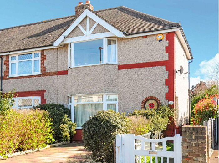 2 Bedroom Property To Rent In Denison Road, Feltham, TW13