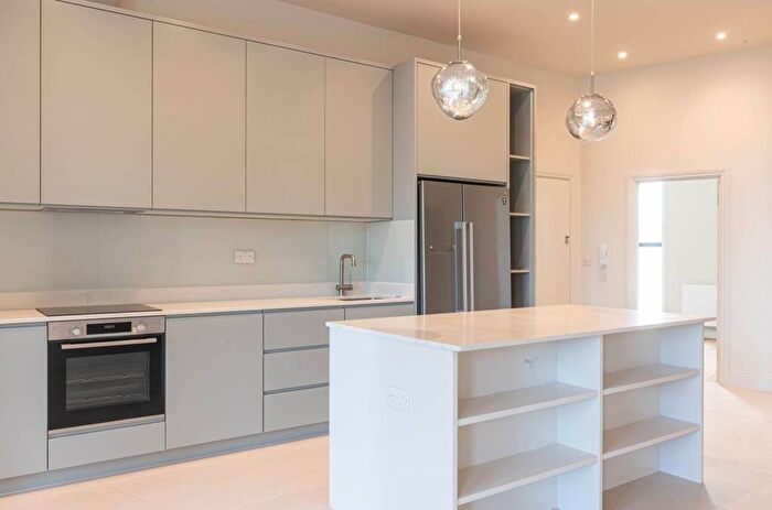 3 Bedroom Flat To Rent In Rye Lane, Peckham, London, SE15
