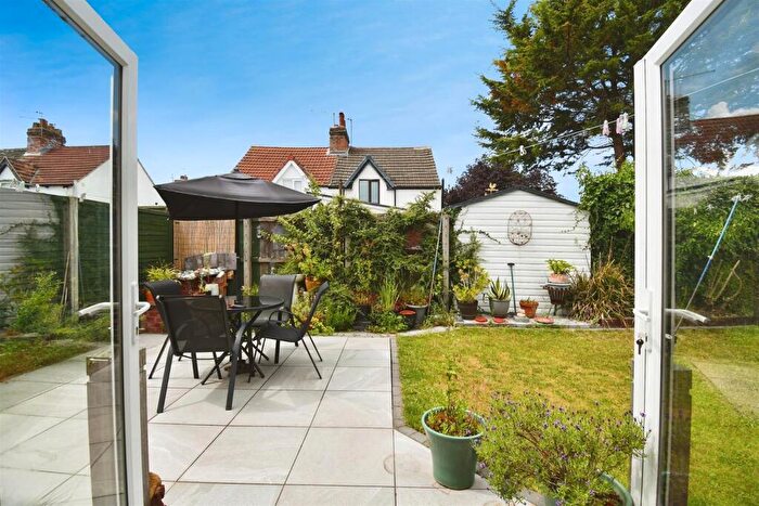 3 Bedroom Semi-Detached House For Sale In Derringham Avenue, Anlaby Common, Hull, HU4