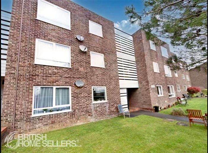 2 Bedroom Apartment For Sale In Hale Close, Ipswich, Suffolk, IP2