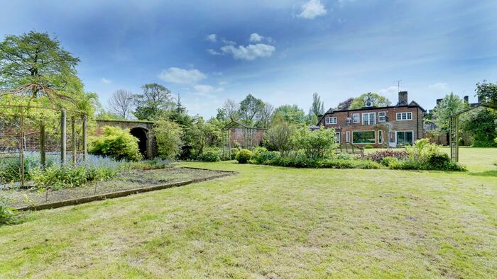 5 Bedroom Semi-Detached House For Sale In West Stowell, Marlborough, SN8