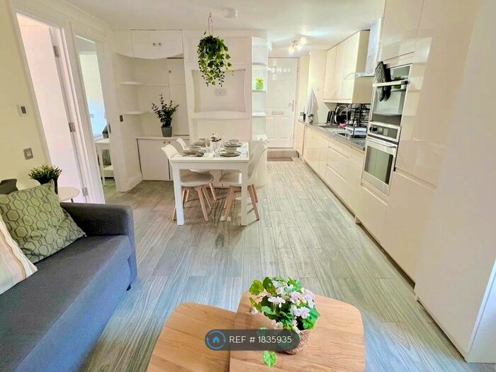 2 Bedroom Flat To Rent In London, London, WC2H
