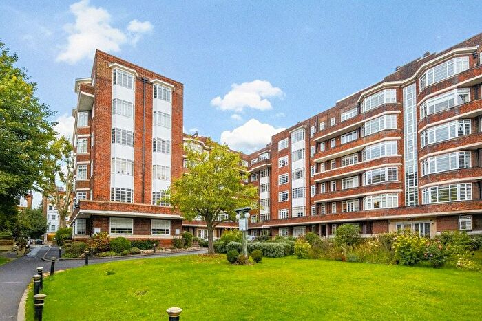 2 Bedroom Flat For Sale In Belsize Avenue, Belsize Park, London, NW3