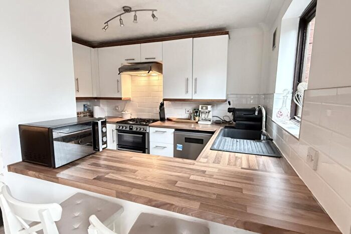 3 Bedroom End Of Terrace House For Sale In Bluehaven Walk, Hook, Hampshire, RG27