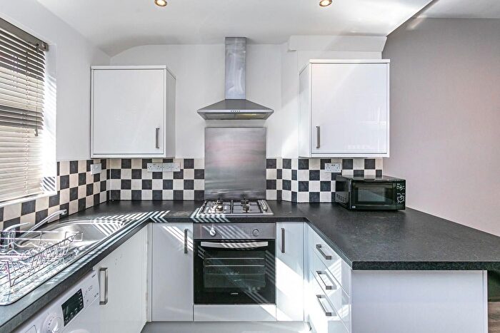 5 Bedroom Semi-Detached House To Rent In Rusholme Place, Manchester, M14
