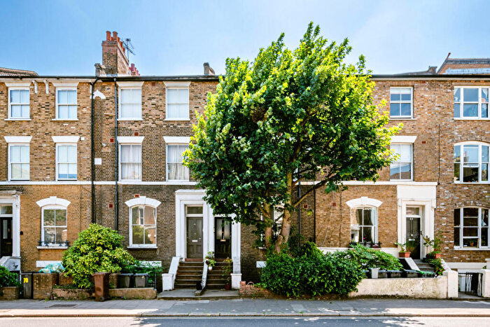 2 Bedroom Flat To Rent In Graham Road, Hackney, E8
