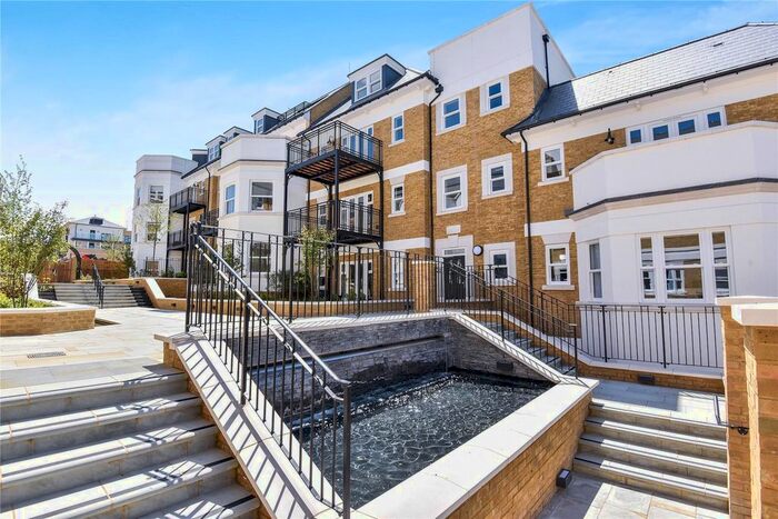 3 Bedroom Flat To Rent In Henrietta Place, King Edward Gardens, Tunbridge Wells, Kent, TN4