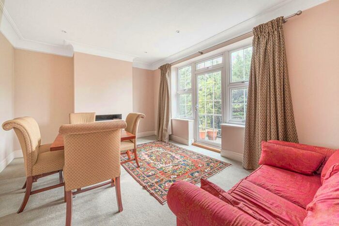 2 Bedroom Flat To Rent In Hocroft Court, Child's Hill, London, NW2