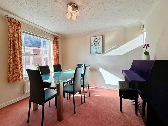 4 Bedroom Detached House For Sale In Sycamore Close, Sutton Coldfield, B76