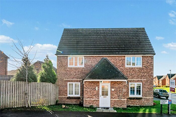 3 Bedroom Detached House For Sale In Stopes Walk, Morley, Leeds, West Yorkshire, LS27