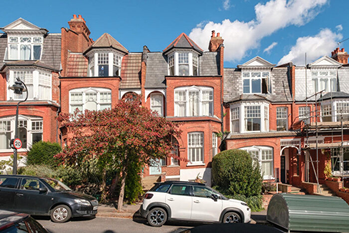 2 Bedroom Flat For Sale In Hillfield Park, London, N10