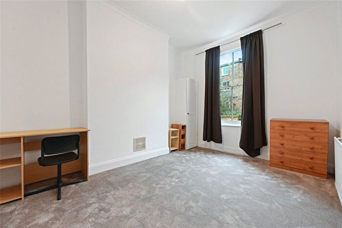 4 Bedroom Maisonette To Rent In Stowe Road, Shepherds Bush, London, W12