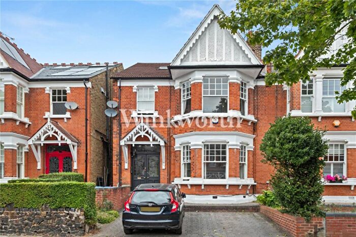 1 Bedroom Apartment For Sale In Selborne Road, London, N14