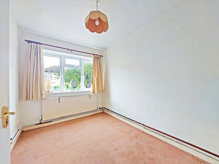 2 Bedroom Flat For Sale In Cunningham Park, Harrow, HA1