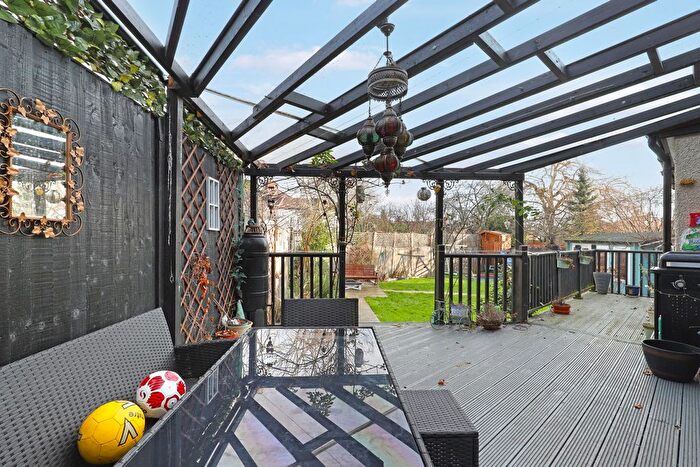 4 Bedroom Terraced House To Rent In Parkway, Woodford Green, IG8