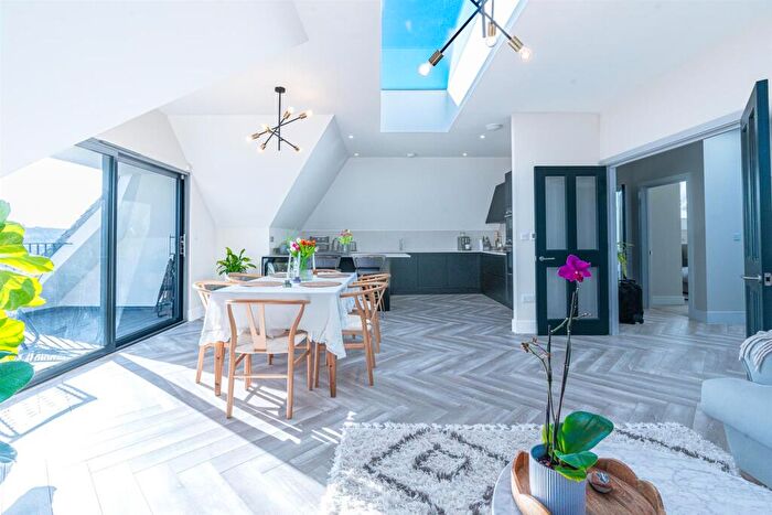2 Bedroom Apartment For Sale In Woodcrest Road, Purley, CR8
