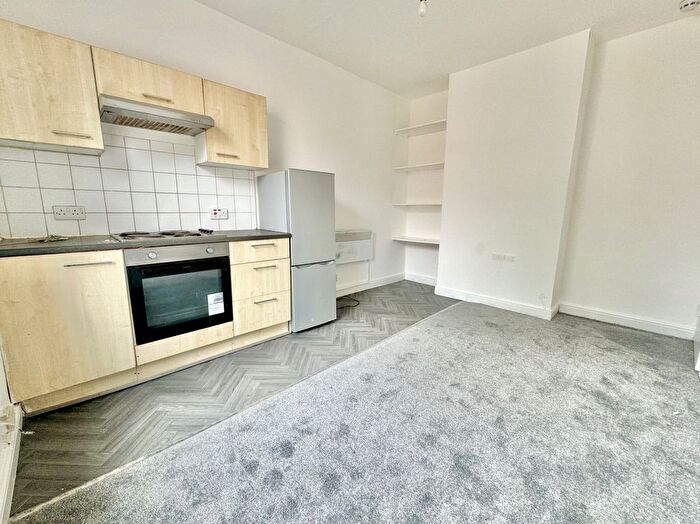 1 Bedroom Flat To Rent In Harlech Street, Leeds, West Yorkshire, LS11